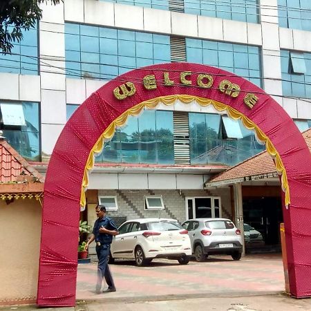 Sree Gokulam Sabari Hotel Chavakkad Exterior foto