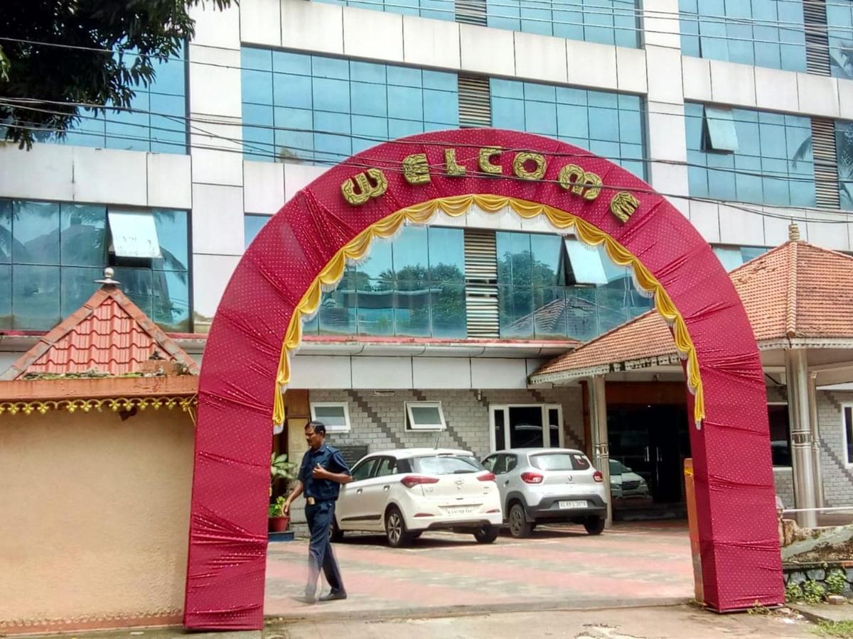 Sree Gokulam Sabari Hotel Chavakkad Exterior foto
