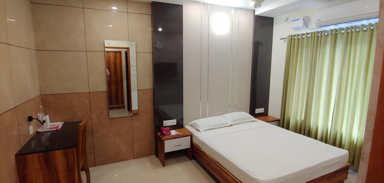 Sree Gokulam Sabari Hotel Chavakkad Exterior foto
