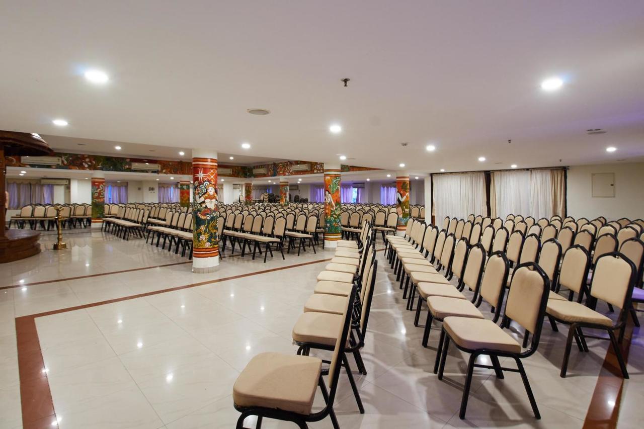 Sree Gokulam Sabari Hotel Chavakkad Exterior foto